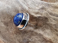 Load image into Gallery viewer, Ohrstecker Zopf Rand Lapis blau rund 8 mm 925er Sterling Silber Stein Silberohrstecker
