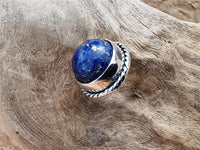 Load image into Gallery viewer, Ohrstecker Zopf Rand Lapis blau rund 8 mm 925er Sterling Silber Stein Silberohrstecker
