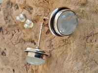 Cargar imagen en el visor de la galería, Silberohrstecker Mondstein rund Ohrringe Ohrstecker Damen Ohrring Stecker 925er Sterling Silber
