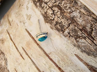 Load image into Gallery viewer, Ohrstecker Türkis Tropfen 8 mm 925er Sterling Silber Rand Stein Silberohrstecker
