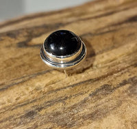 Load image into Gallery viewer, Ohrstecker schwarz Onyx rund 10mm 925 Silber hoch Rand
