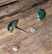 Load image into Gallery viewer, Ohrstecker Jade Rand Kante grün oval 10 mm Ø eingefasst 925er Sterling Silber
