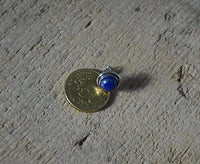 Load image into Gallery viewer, Zeitlose Eleganz: Ovale Ohrstecker aus Lapislazuli und Silber
