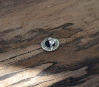 Load image into Gallery viewer, Zeitlose Eleganz: Ovale Ohrstecker aus Lapislazuli und Silber
