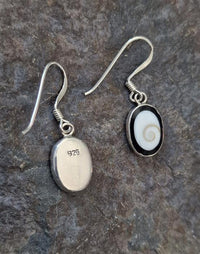 Load image into Gallery viewer, Shivaauge Silberohrringe schwarz oval Rand 10 mm Ohrringe Ohrhänger 925er Silber Shiva Auge Eye

