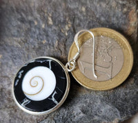 Load image into Gallery viewer, Shivaauge Raisin Harz schwarz Silberohrringe Ohrringe Ohrhänger 925er Sterling Silber Shiva Auge
