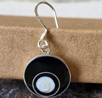 Load image into Gallery viewer, Shivaauge Kreise Resin schwarz Ohrringe 14 mm 925er Sterling Silber Shiva Auge Shivaeye
