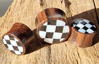 Load image into Gallery viewer, Organic Sonoholz Plug Schachbrett Resin Perlmutt schwarz weiß Tribal
