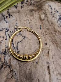 Load image into Gallery viewer, Strahlende Creolen - Handgefertigte Damenohrringe in gold und silber
