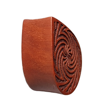 Load image into Gallery viewer, Plug Rosenholz Träne Sonne Linien graviert double flared Holz Holzplug Tropfen
