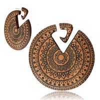Cargar imagen en el visor de la galería, Handgefertigtes Mandala Fake Piercing Hanger aus Sawo Holz
