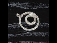 Load image into Gallery viewer, Anhänger Silber 925 vergoldet Ringe Kreise - chic - net.de
