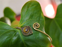 Load image into Gallery viewer, Messing Armreif antik goldenTigerauge Maserung rund Kugeln verstellbar
