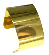 Load image into Gallery viewer, Messing Armreif antik gold Welle breit offen 46mm
