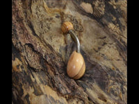 Cargar imagen en el visor de la galería, Bauchnabel Piercing Edelstahl Holz Stein Tropfen Träne - chic - net.de
