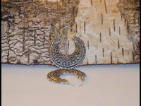 Cargar imagen en el visor de la galería, Brass Ohrringe Blumensichel silbern Messing - chic - net.de
