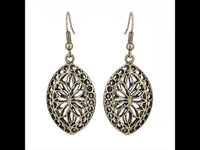 Cargar imagen en el visor de la galería, Brass Ohrringe goldfarben oval spitz oxidiert Löcher Blume - chic - net.de
