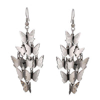 Load image into Gallery viewer, Brass Ohrringe silberfarben lang kleine Schmetterlinge Anhänger - chic - net.de

