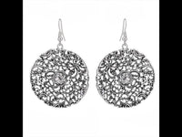 Load image into Gallery viewer, Brass Ohrringe silberfarben oxidiert groß rund Wölbung mittig Schnörkel - chic - net.de
