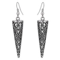 Cargar imagen en el visor de la galería, Brass Ohrringe silberfarben oxidiert lang Kegel Form Schnörkel - chic - net.de
