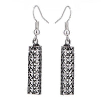 Cargar imagen en el visor de la galería, Brass Ohrringe silberfarben oxidiert Zylinder Form Kreise + Zeichen - chic - net.de
