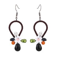 Cargar imagen en el visor de la galería, Brass Ohrringe silberfarben Tropfen umgedreht Stoff schwarz Perle Blume weiß - chic - net.de
