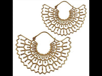 Cargar imagen en el visor de la galería, Brass Ohrringe Tribal halbe Blüte Staubblätter antik golden Messing - chic - net.de
