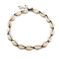 Load image into Gallery viewer, Choker Halskette Cowrie Kauri Muschel schwarz weiß - chic - net.de
