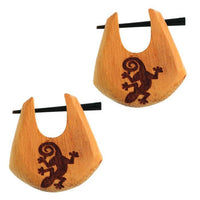 Load image into Gallery viewer, Pin Creolen Jackfrucht Holz hell Horn-Pin 23 mm Träne dunkle Gravur Motiv
