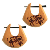 Load image into Gallery viewer, Pin Creolen Jackfrucht Holz hell Horn-Pin 23 mm Träne dunkle Gravur Motiv
