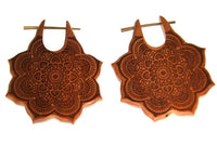 Load image into Gallery viewer, Pin Creolen Stick Ohrringe Holz Mandala Blume 1.6mm groß
