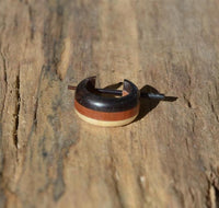 Load image into Gallery viewer, Creolen Ohrringe Holz Stick Pin 15mm hell rot schwarz
