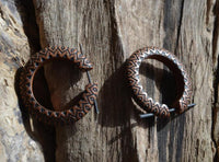 Load image into Gallery viewer, Creolen Ohrringe Holz Stick Pin Saba Holz Tribal Sonnenblume
