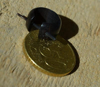 Load image into Gallery viewer, Pin Creolen kleine Ohrstecker schwarz rund breit Holz
