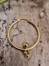 Cargar imagen en el visor de la galería, Edelstahl Creolen - Clusterohrringe in PVD Goldbeschichtung - chic - net.de
