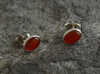 Load image into Gallery viewer, Ohrstecker 925 Sterling Silber mit Onyx rot oval 8mm
