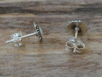 Load image into Gallery viewer, Ohrstecker 925 Silber Opal E-Coat oxidierter Rand
