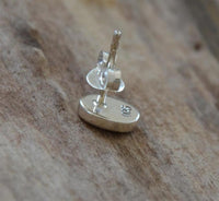 Load image into Gallery viewer, Ohrstecker 925 Sterling Silber oval Stein Muschel Rand
