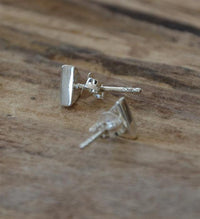 Load image into Gallery viewer, Ohrstecker 925 Sterling Silber Dreieck Muschel Stein
