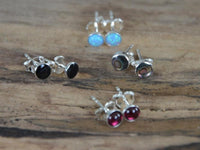 Load image into Gallery viewer, Ohrstecker 925 Silber Stein rund Garnet Opal Onyx Paua
