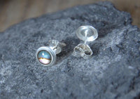 Load image into Gallery viewer, Ohrstecker 925 Silber E-Coat Muschel bunt rund
