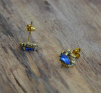 Load image into Gallery viewer, Messing Kristall Ohrstecker gold Lotus Blume 10mm
