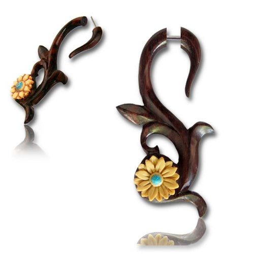 Fake Holz Piercing S - Form Narra Wood geschnitzte Kokosschale Blume nickelfrei Edelstahl Organic - chic - net.de