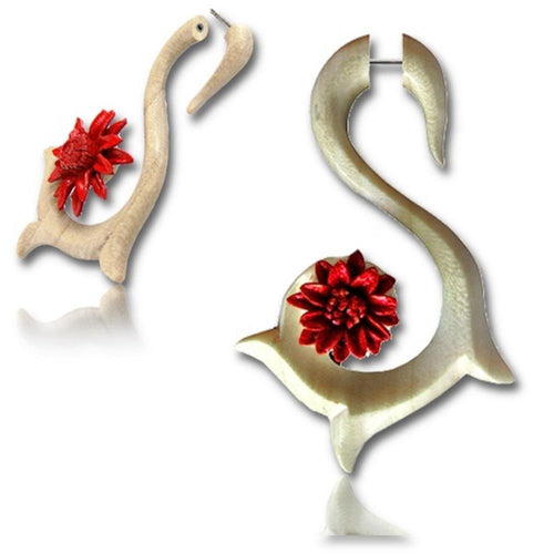 Fake Holz Piercing Spirale Crocodile Wood rote Blume Leder nickelfrei Edelstahl Ohrstecker Organic - chic - net.de