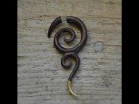 Load image into Gallery viewer, Fake Piercing Edelstahl Holz braun Spiralen Brass Spitze - chic - net.de
