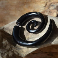 Load image into Gallery viewer, Fake Piercing Edelstahl Holz schwarz XL Spirale - chic - net.de
