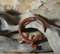 Load image into Gallery viewer, Fake Piercing Edelstahl Rosenholz Holz Gecko Eidechse - chic - net.de
