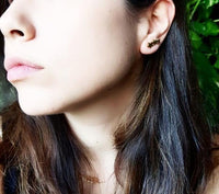 Load image into Gallery viewer, Fake Piercing Expander drei Sterne goldfarben Schraubverschluss Edelstahl - chic - net.de
