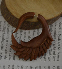 Load image into Gallery viewer, Fake Piercing Ohrring Holz Hook Schwan rotbraun - chic - net.de
