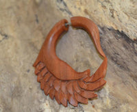 Load image into Gallery viewer, Fake Piercing Ohrring Holz Hook Schwan rotbraun - chic - net.de
